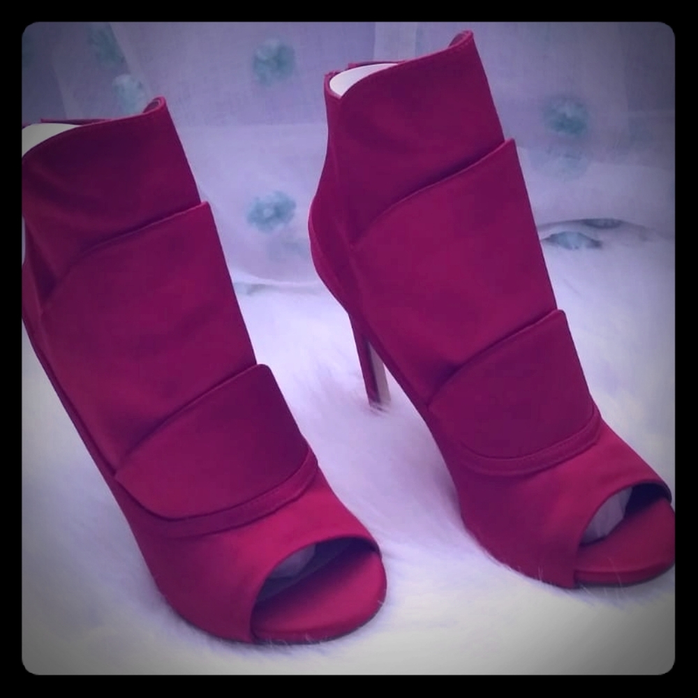 Open-toed Heeled Booties